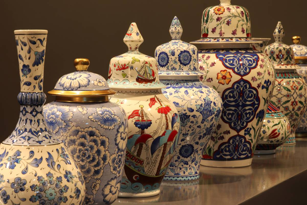 Handmade floral patterned antique ceramic vase